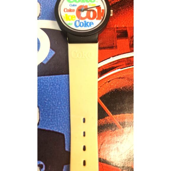 Vintage Coca-Cola Watch 30MM new old stock with the original case & new battery - Picture 5 of 9